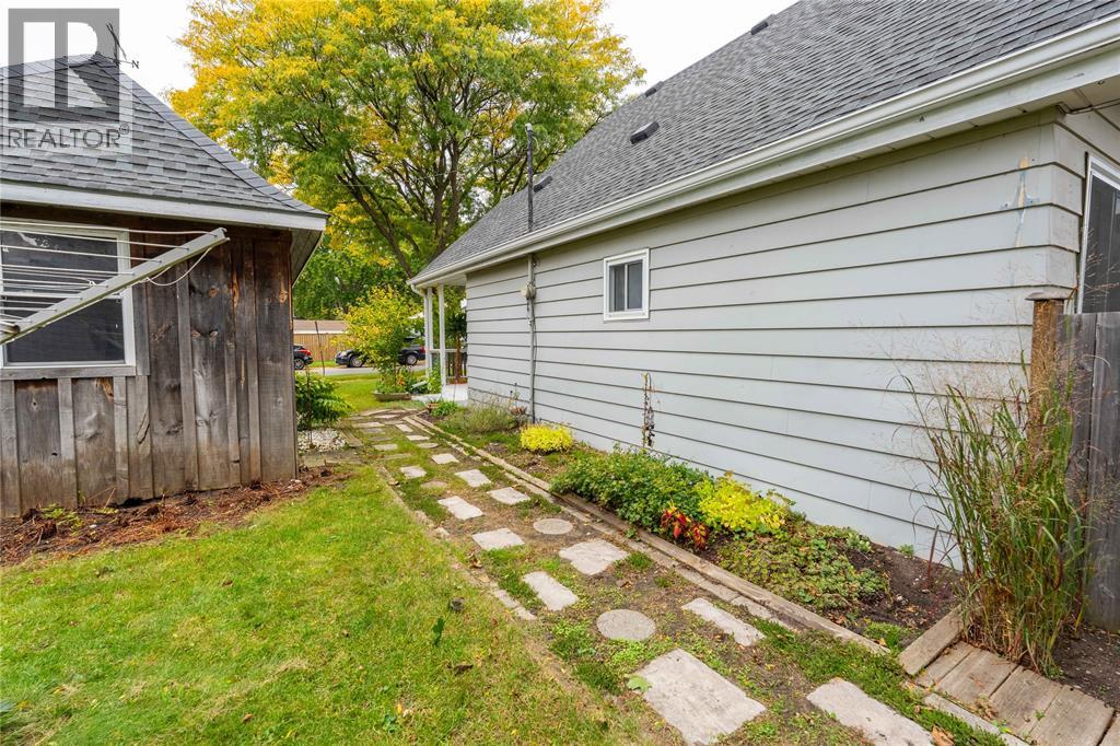 266 Mackenzie Street North — photo 30