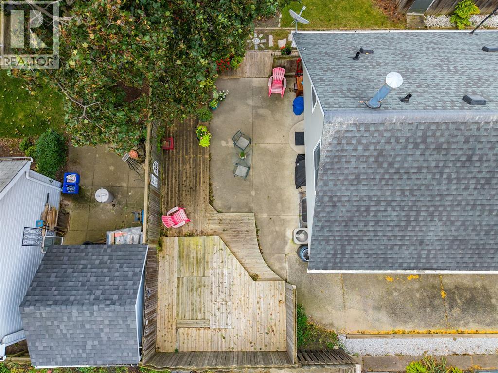 266 Mackenzie Street North — photo 33