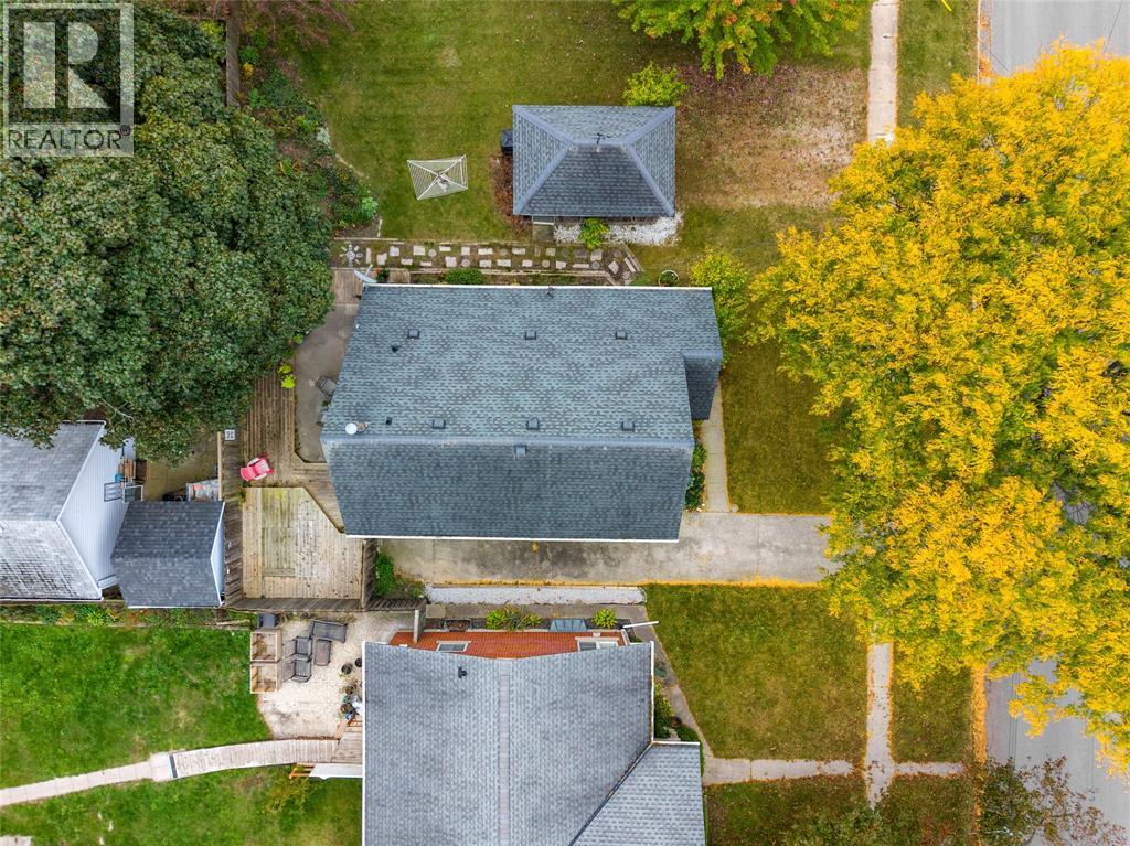 266 Mackenzie Street North — photo 34