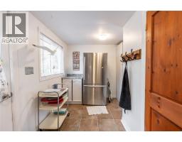 266 Mackenzie Street North, Sarnia, ON N7T6L3 Photo 14