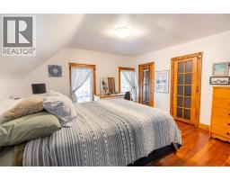 266 Mackenzie Street North, Sarnia, ON N7T6L3 Photo 16