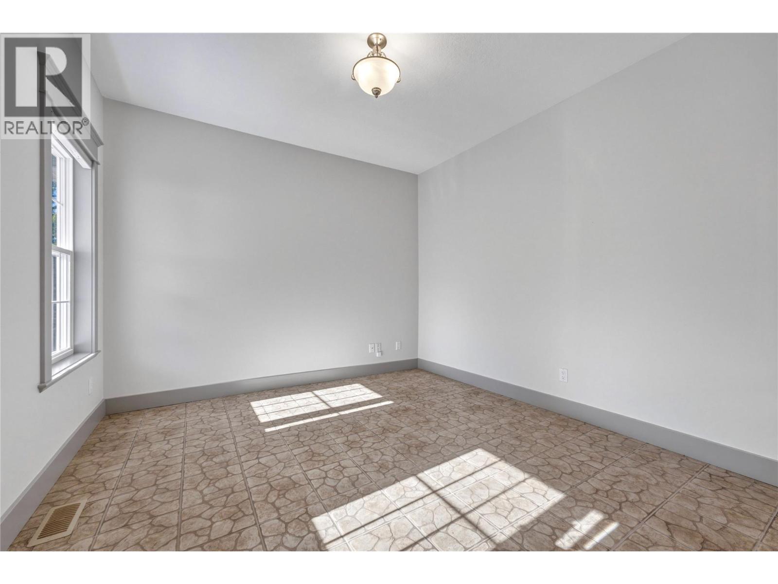 55 Peregrine Way photo 3