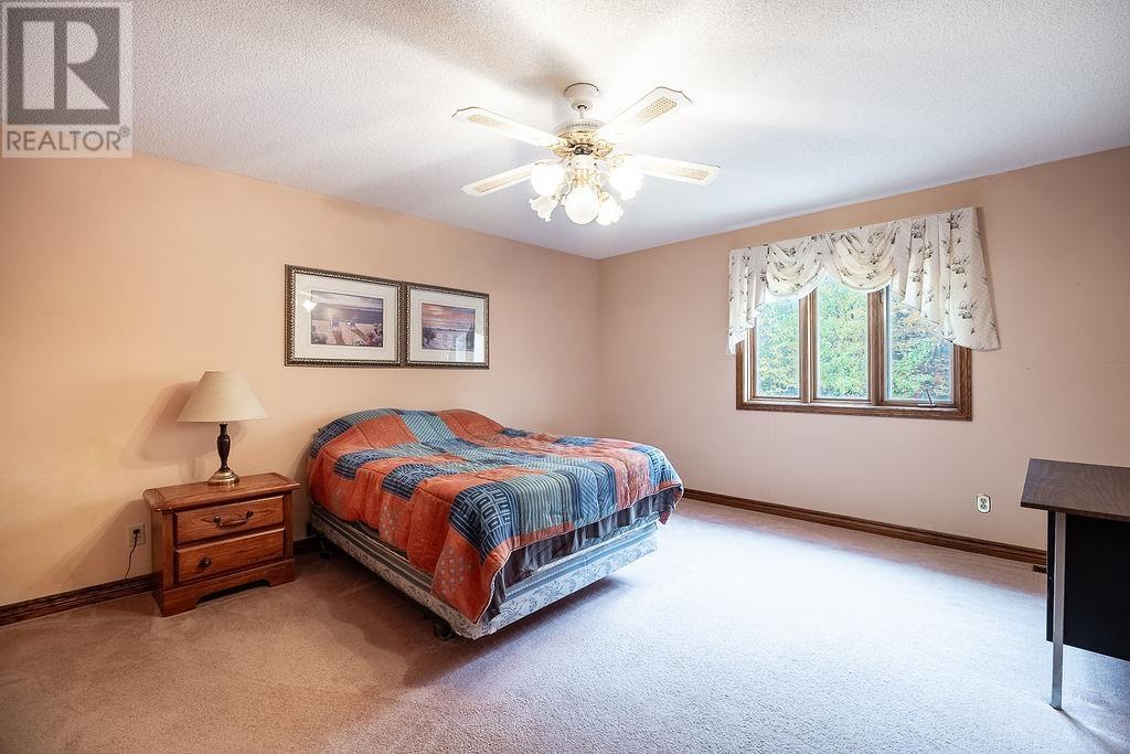 123 Palomino Dr — photo 20