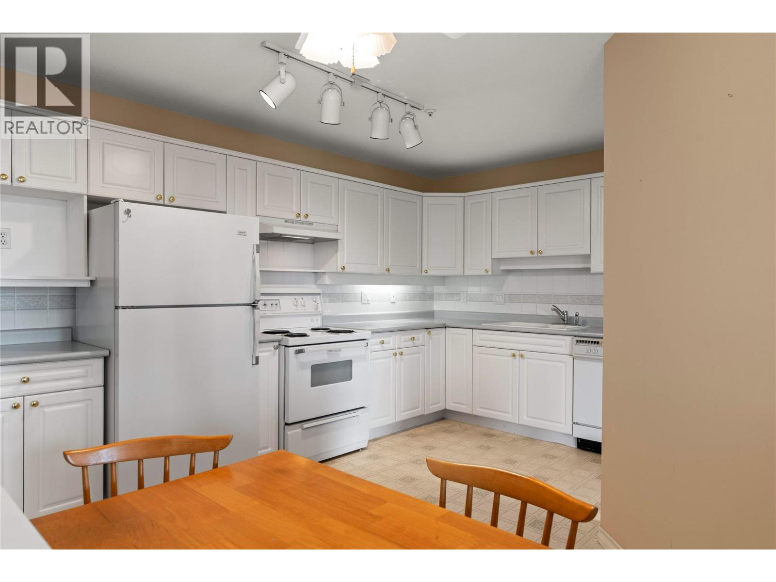 3300 Centennial Drive Unit# 303, Vernon