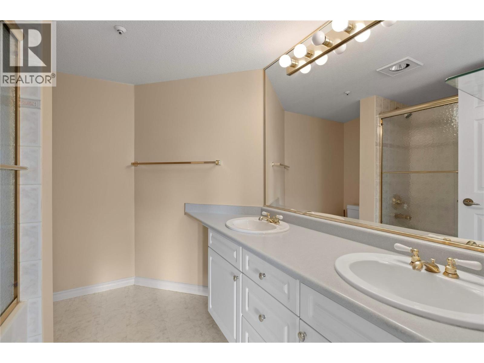 3300 Centennial Drive Unit# 303, Vernon
