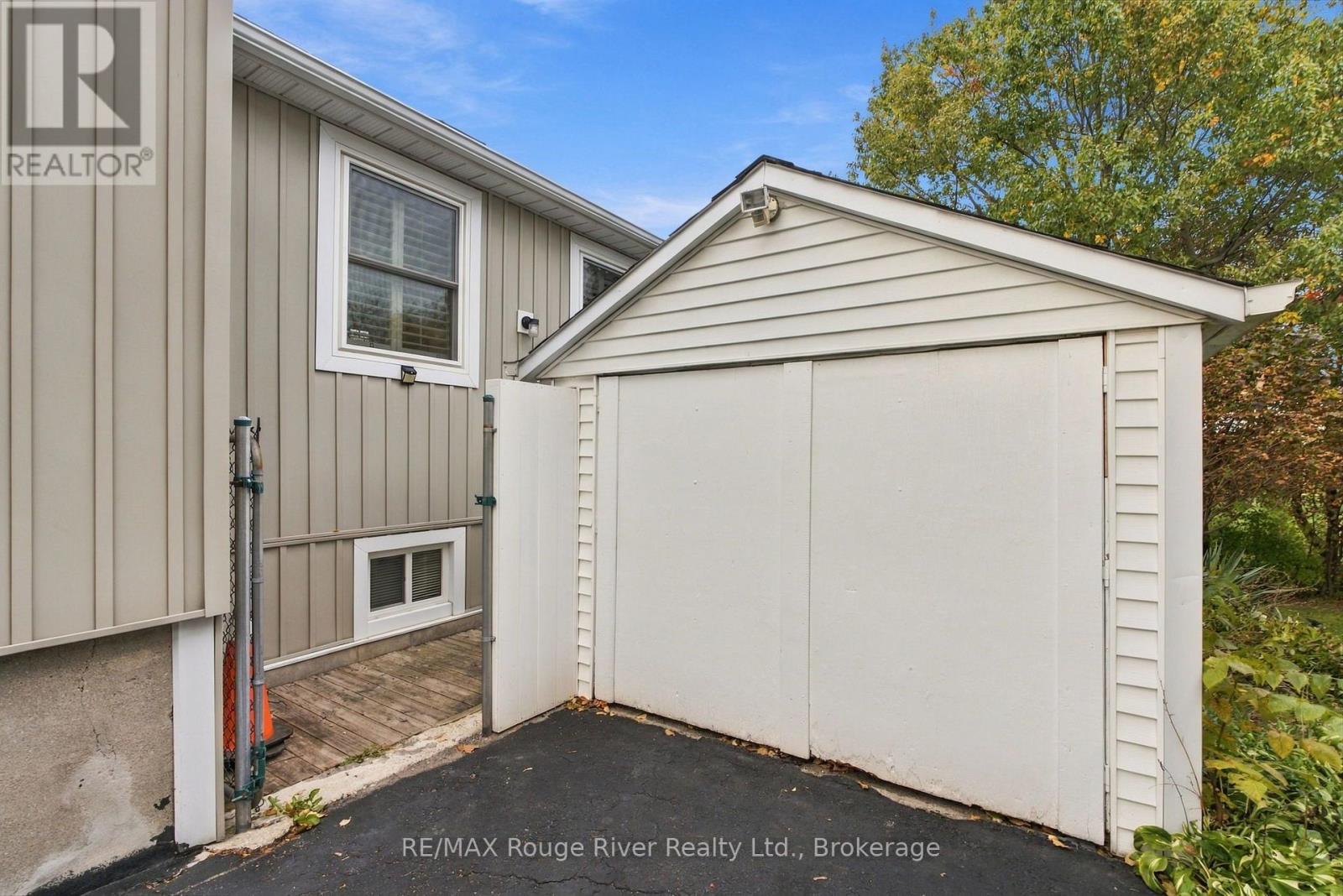 709 Athol Street, Whitby, ON photo 39