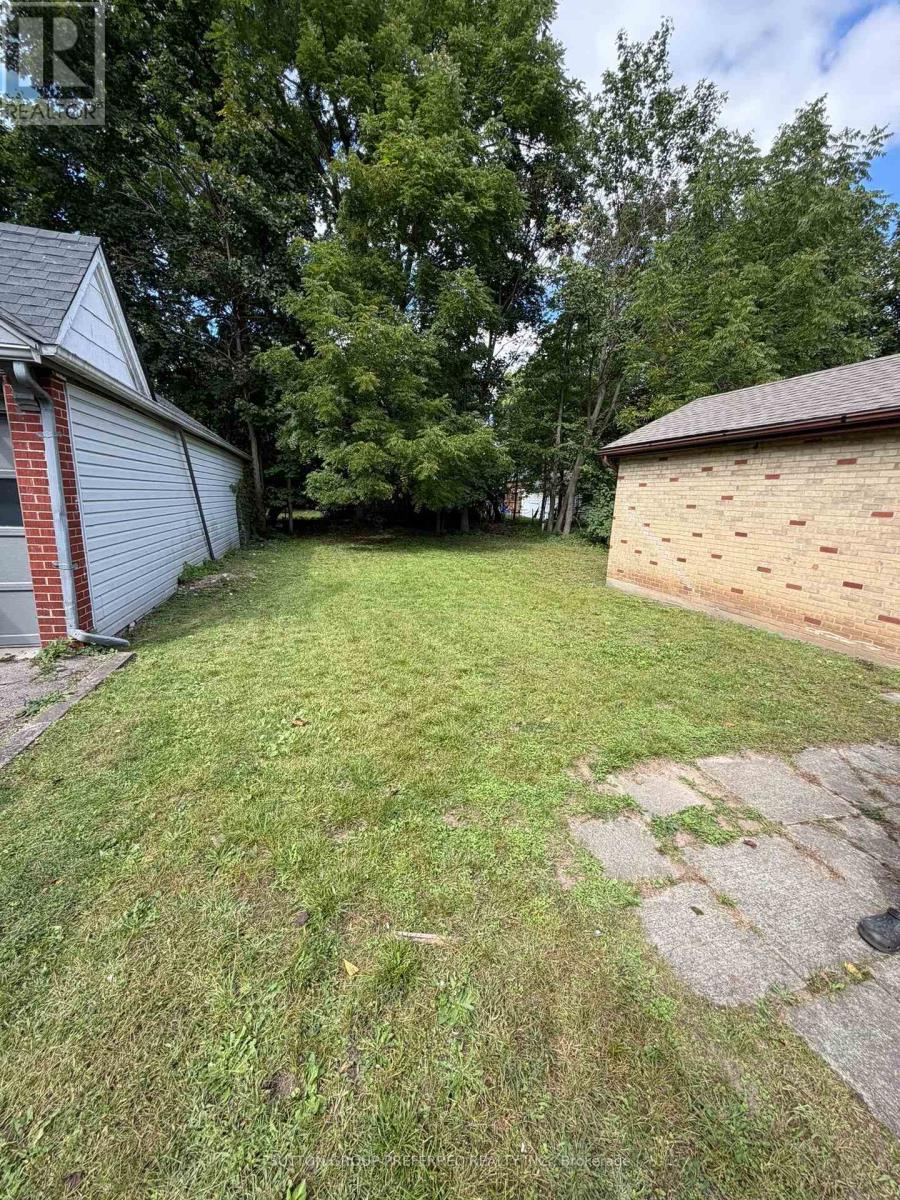 220 Bernard Avenue — photo 11