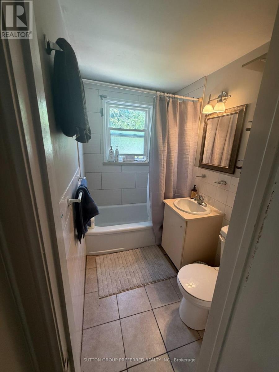 220 Bernard Avenue — photo 8