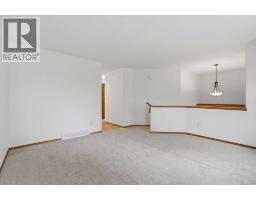 Living room - 120 Kentwood Drive, Red Deer, AB T4P0A5 Photo 7