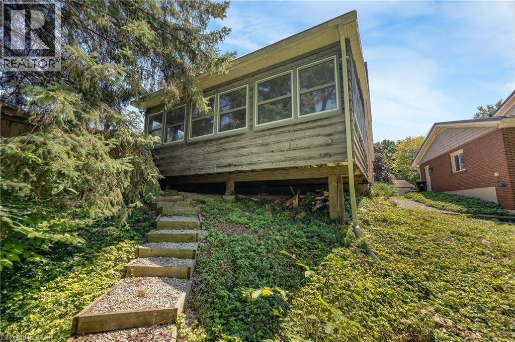 30 Westwood Crescent — photo 31