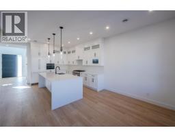 4pc Ensuite bath - 1125 Antler Drive, Penticton, BC V2A9G6 Photo 7