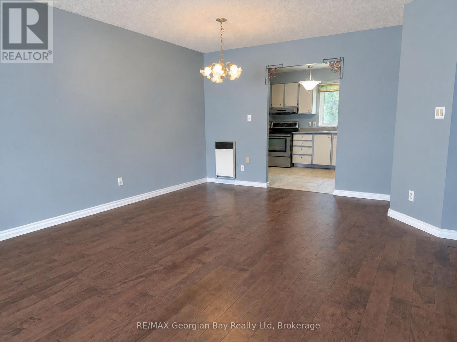 696 King Street — photo 16