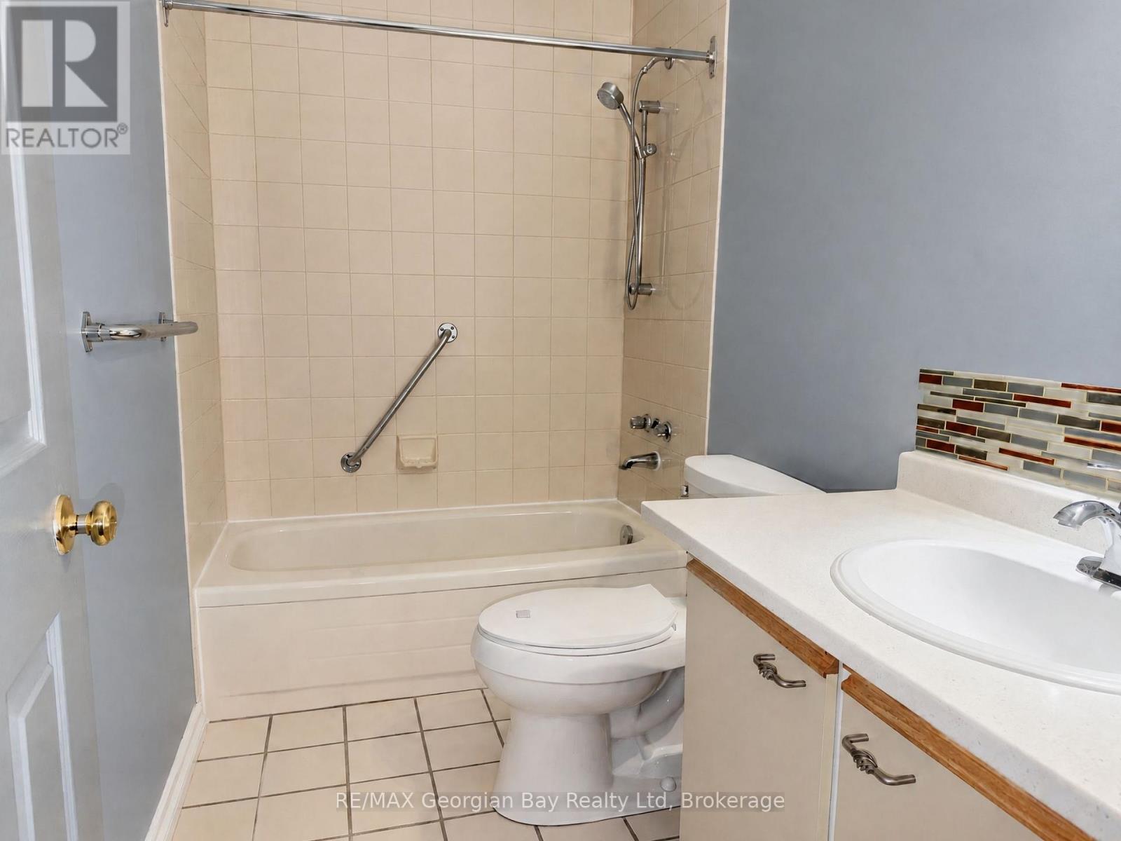 696 King Street — photo 12