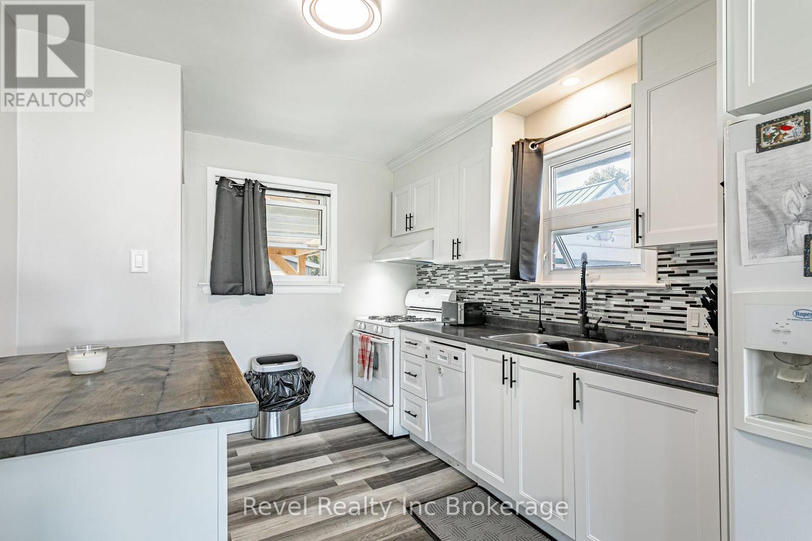 824 DEVONSHIRE AVENUE - 10