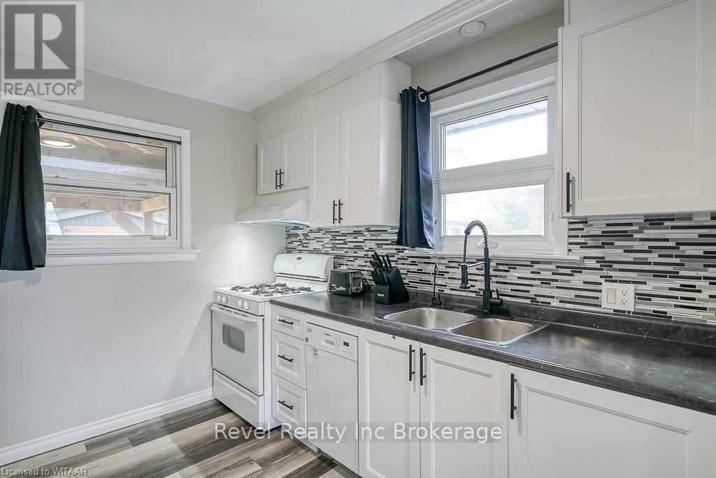 824 DEVONSHIRE AVENUE - 11