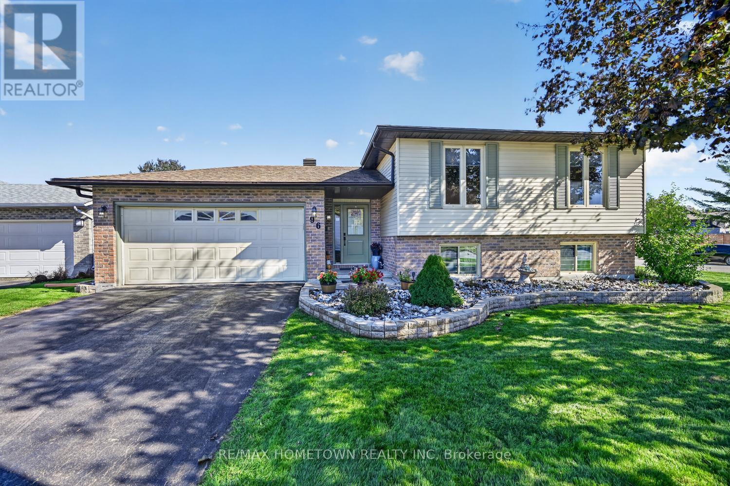 96 CAMBRIDGE CRESCENT, Brockville