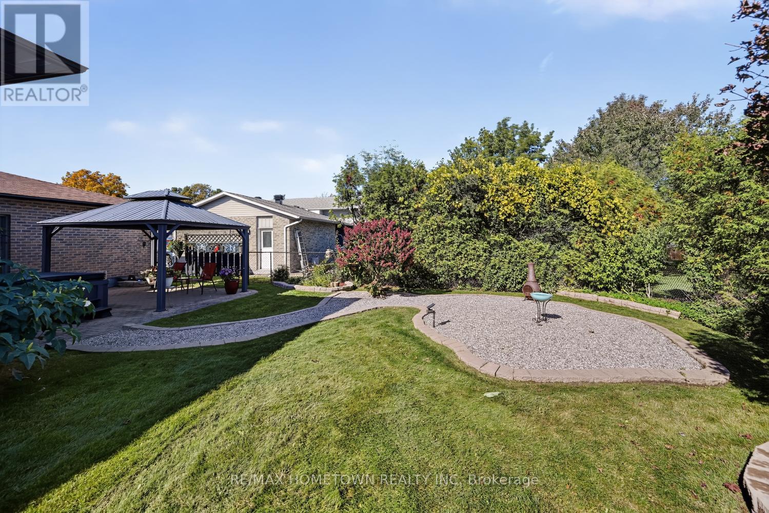 96 Cambridge Crescent — photo 41