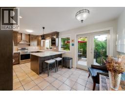 327 Mount Royal Court, Port Moody, BC V3H3Z3 Photo 8