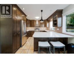 327 Mount Royal Court, Port Moody, BC V3H3Z3 Photo 9
