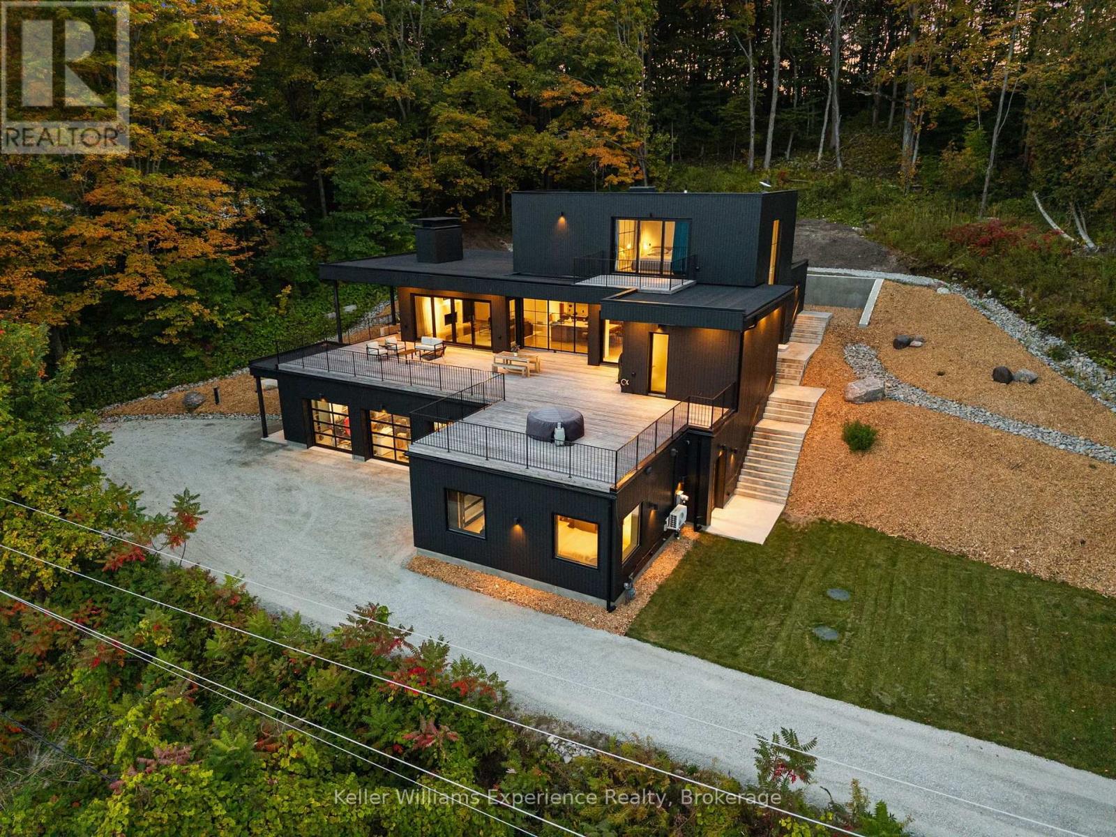 476 CHAMPLAIN ROAD, Penetanguishene
