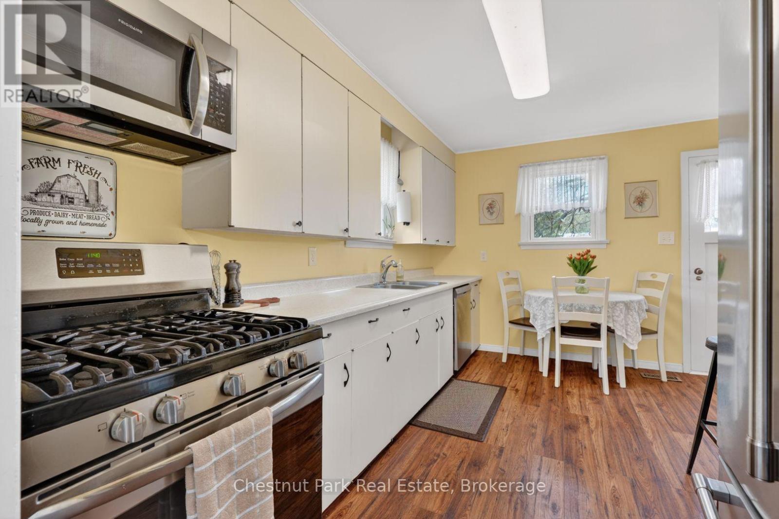 213 Yonge Street — photo 8