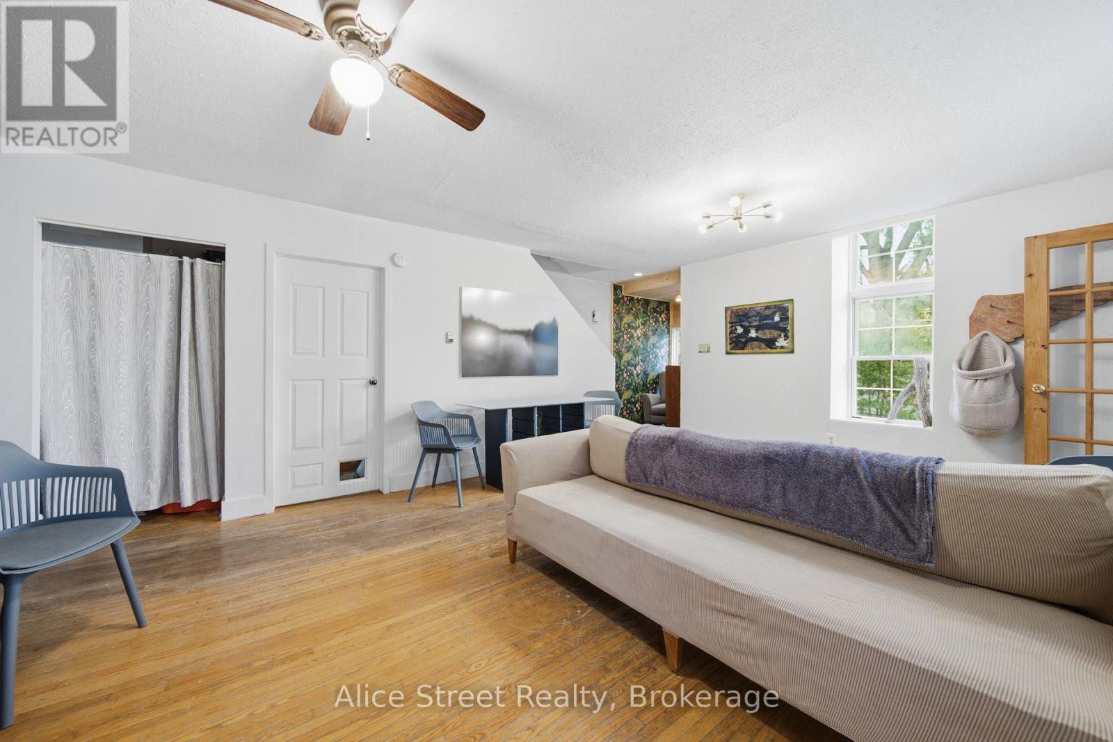 39 Arthur Street North — photo 13