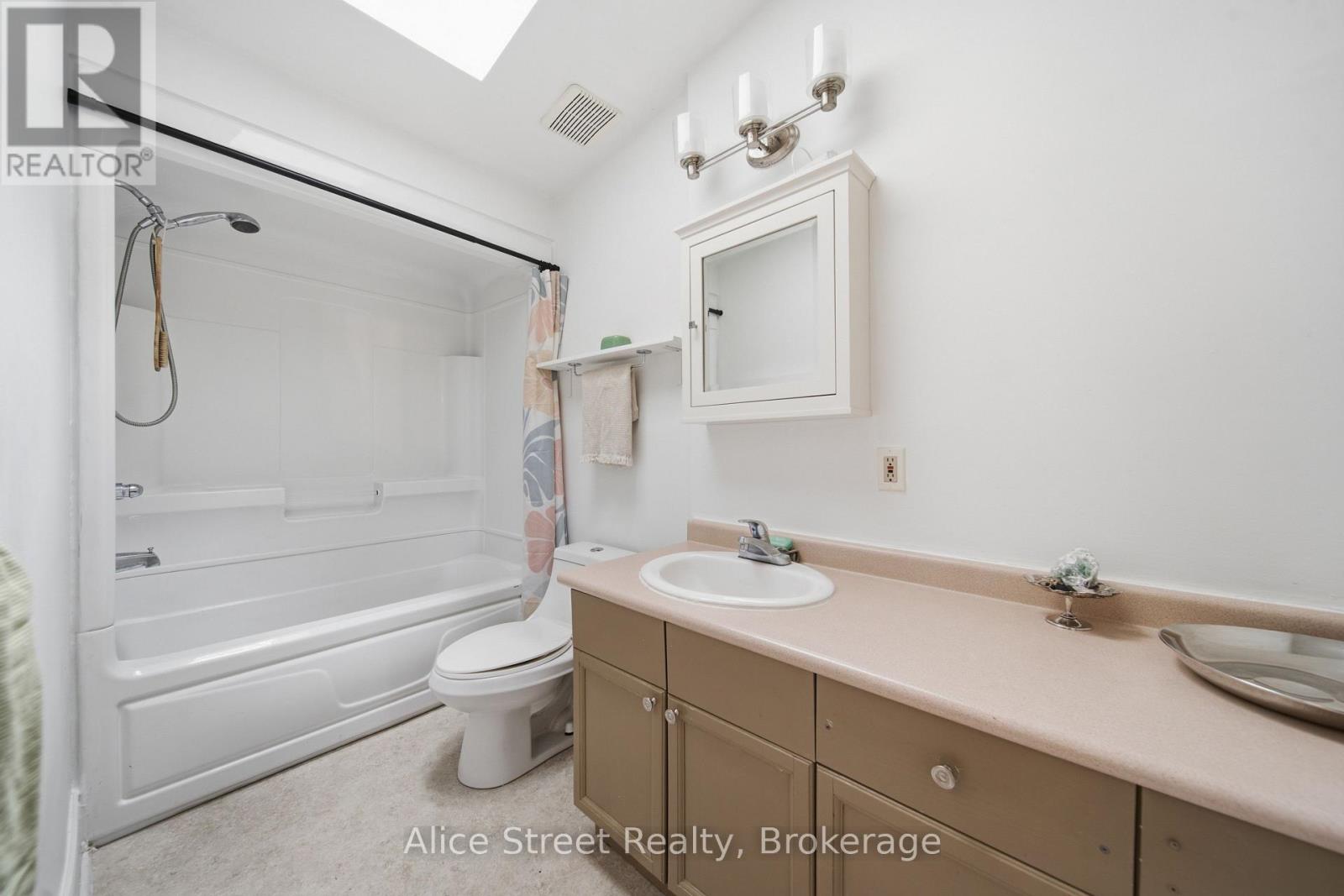 39 Arthur Street North — photo 19