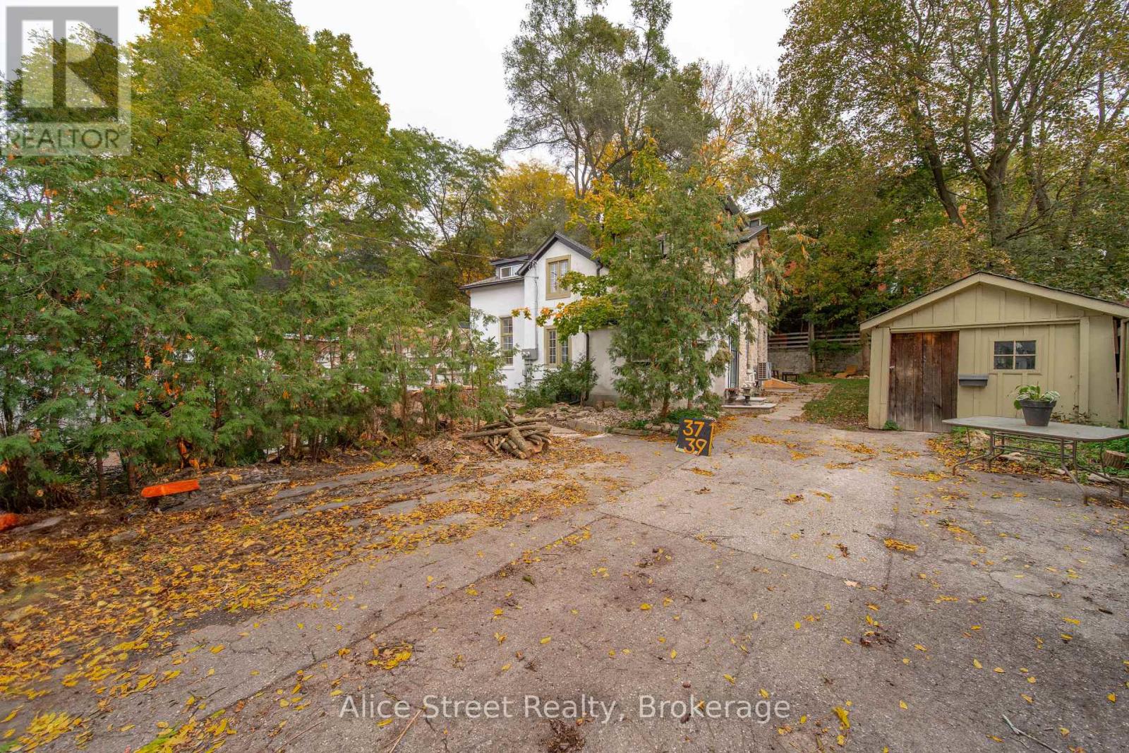 39 Arthur Street North — photo 2