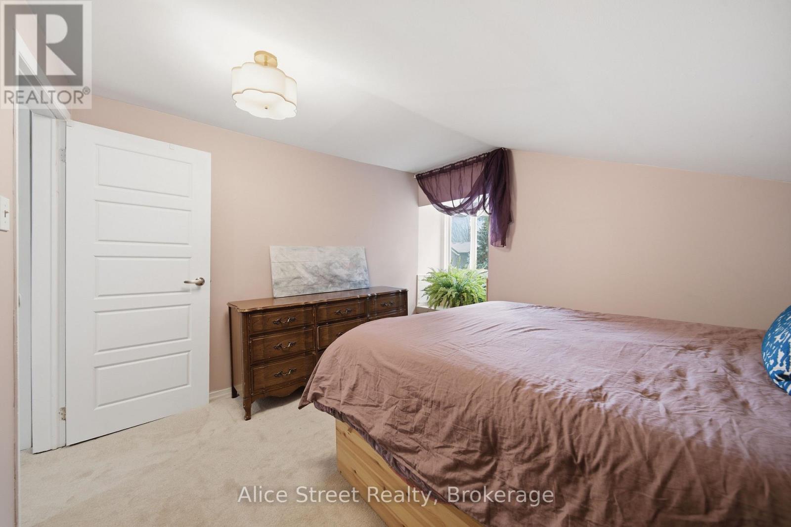 39 Arthur Street North — photo 24