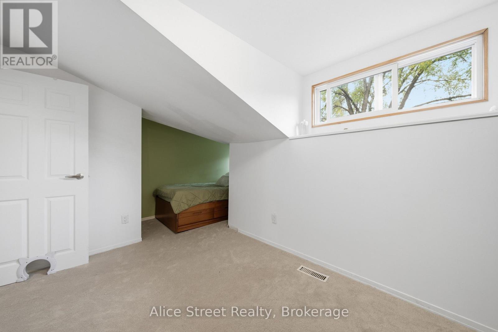 39 Arthur Street North — photo 27