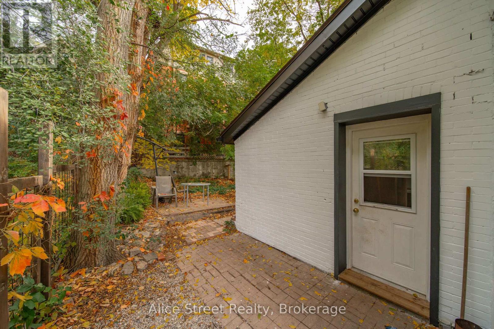 39 Arthur Street North — photo 31