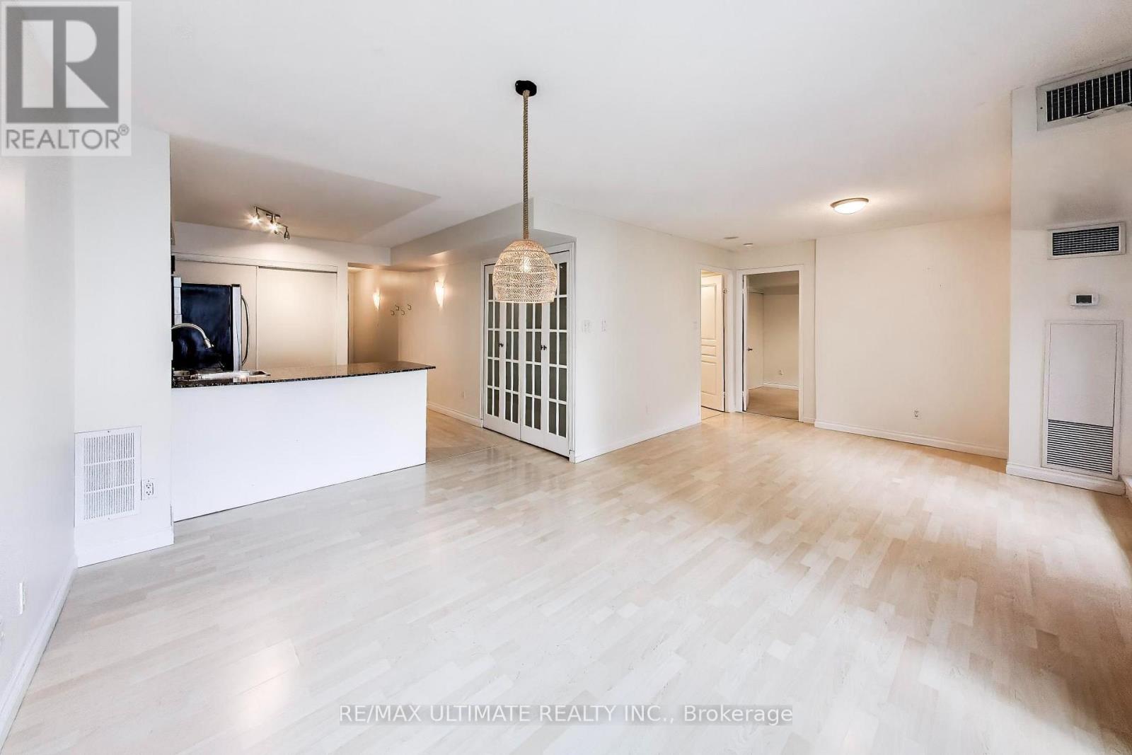 313 Richmond Street East — photo 8