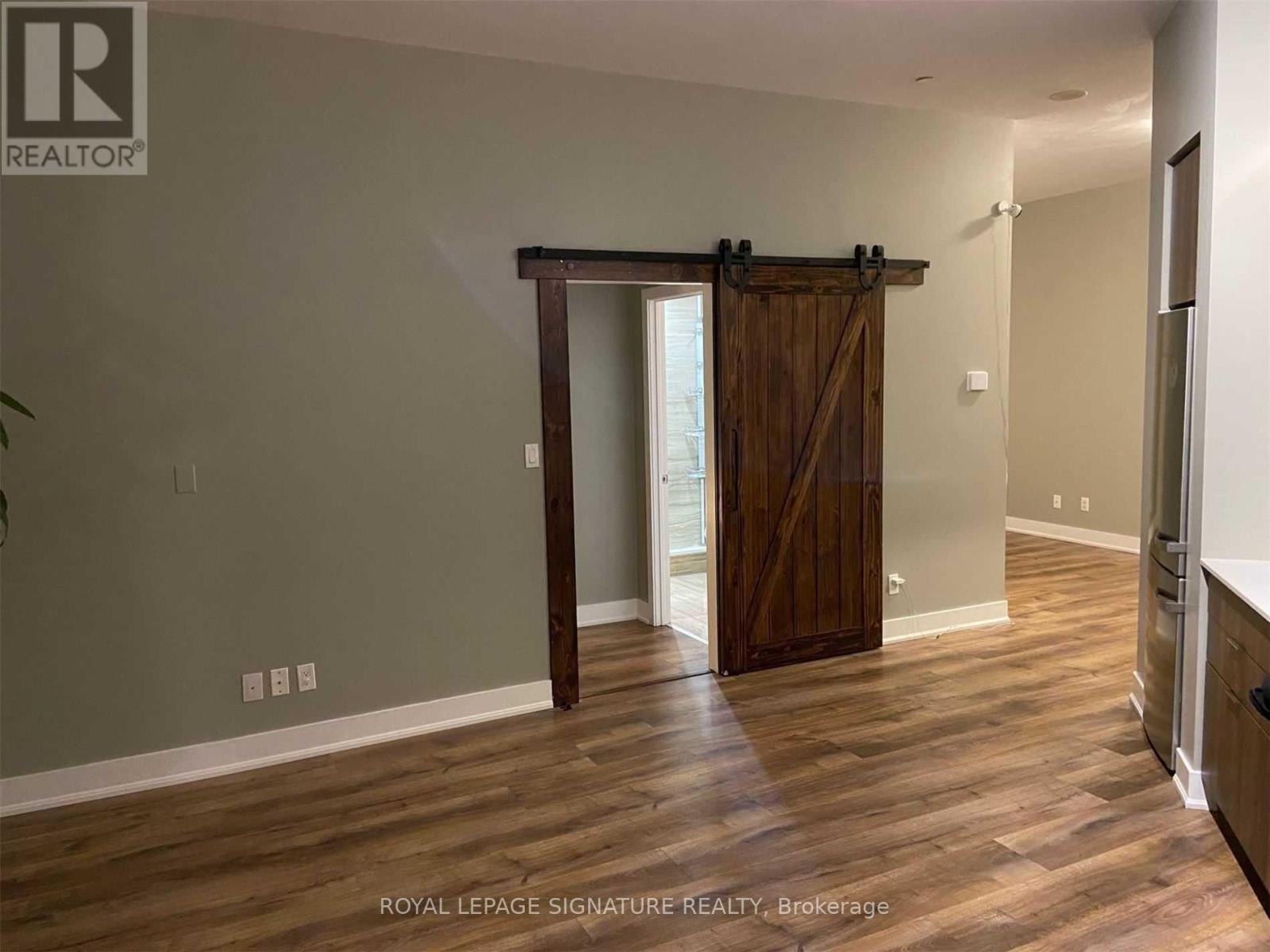 99 The Donway West — photo 11