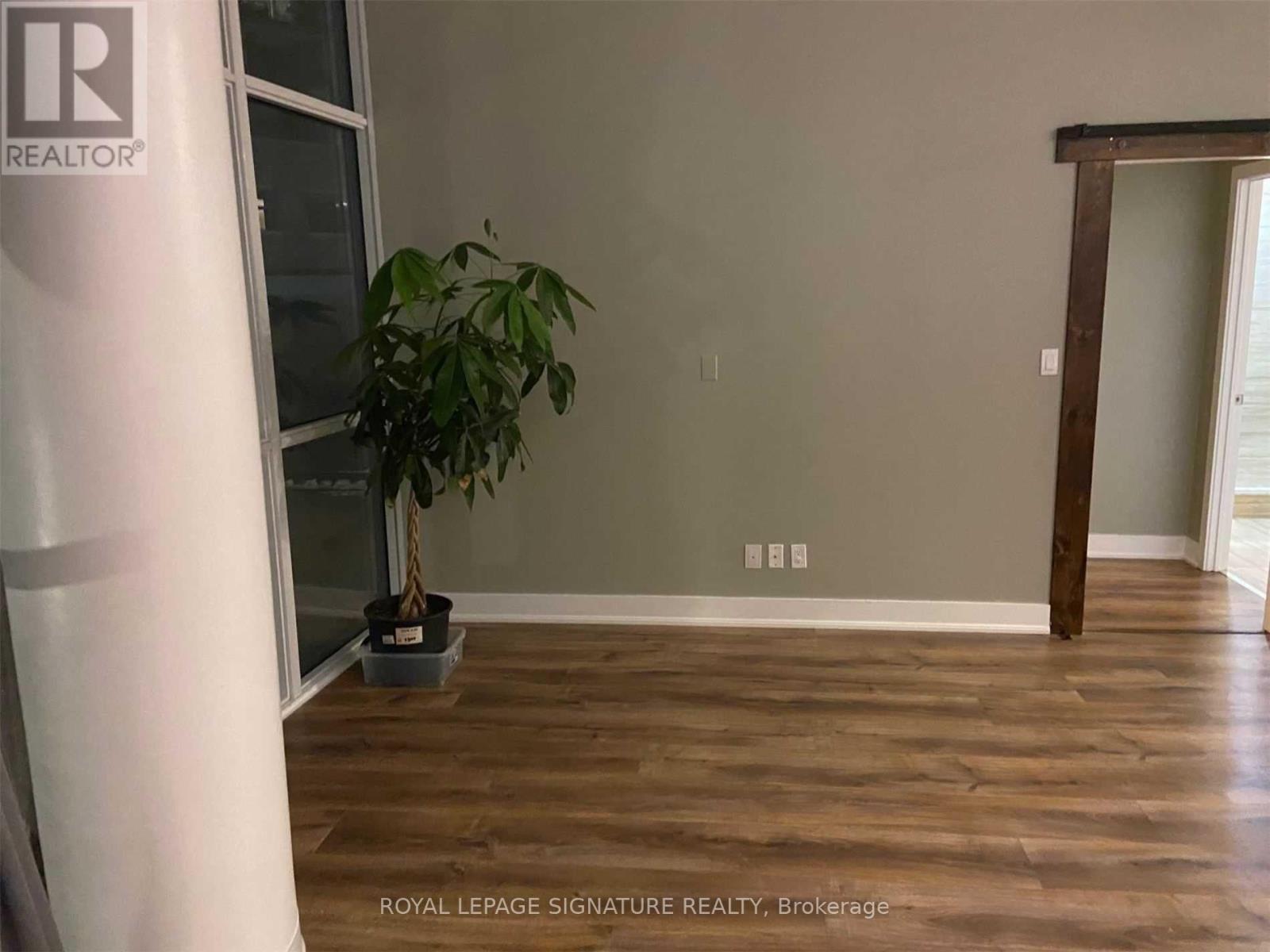 99 The Donway West — photo 12