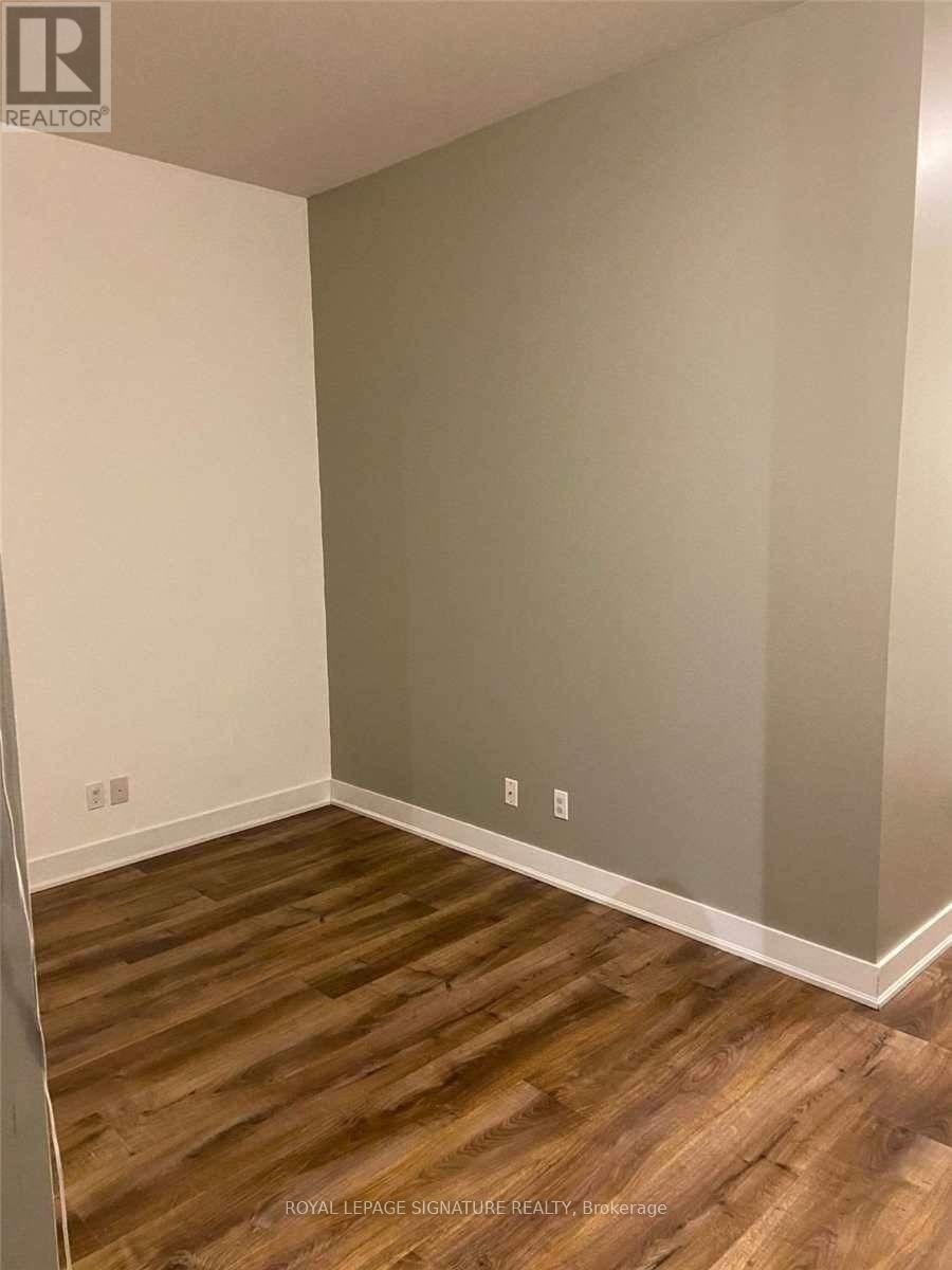 99 The Donway West — photo 4