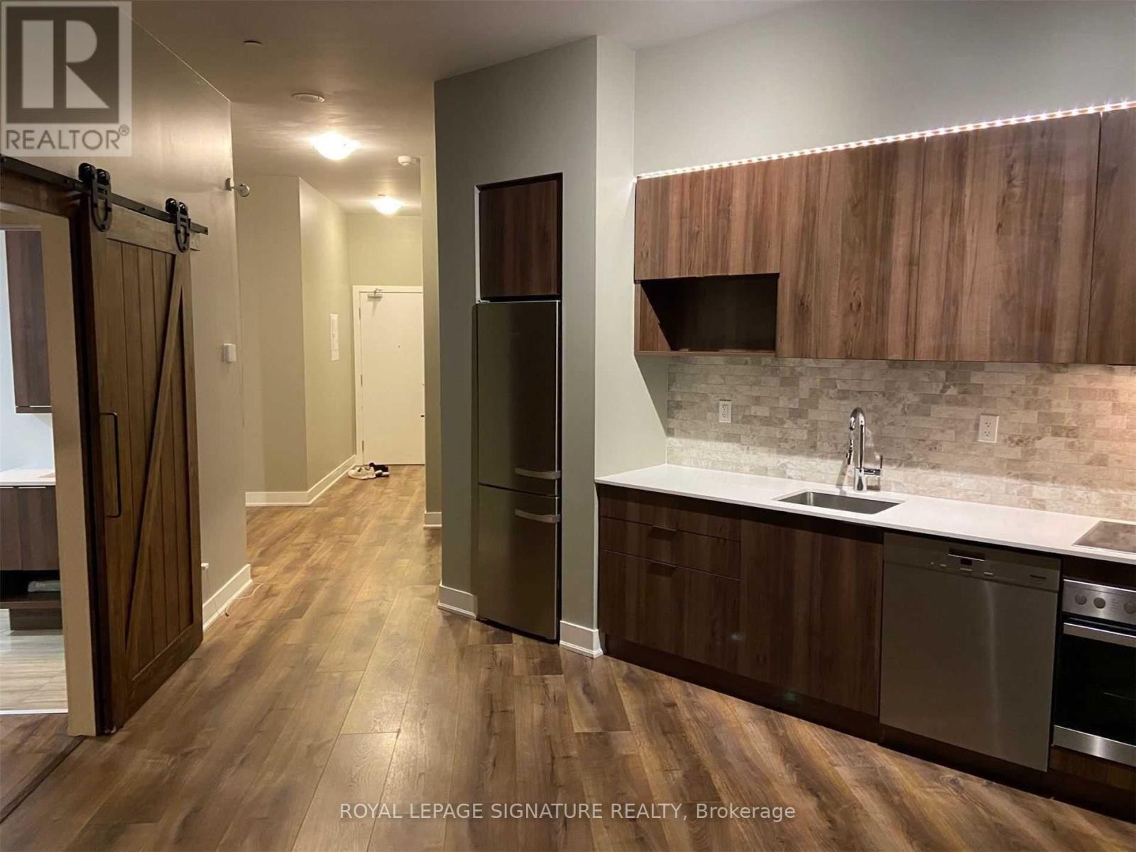 99 The Donway West — photo 8