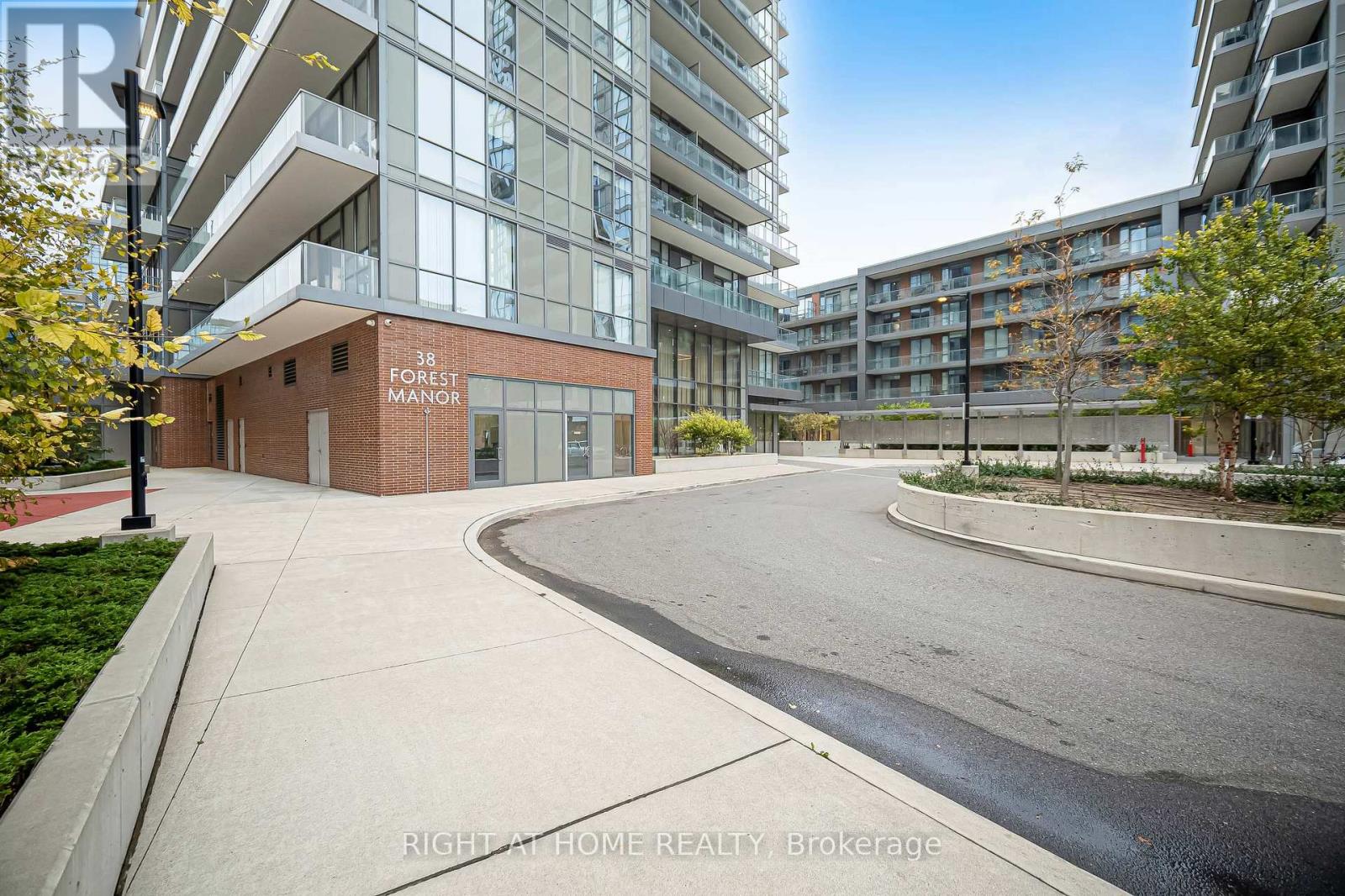 405- 38 Forest Manor Road, Toronto, ON photo 3