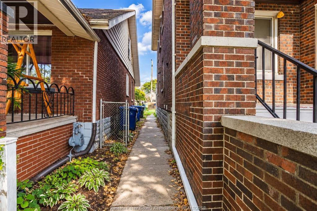 1374 Benjamin Avenue — photo 15