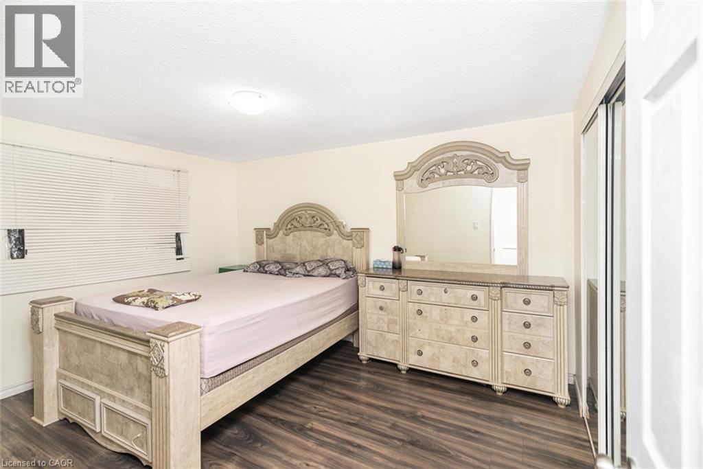#5 2700 E BARTON Street E - 12