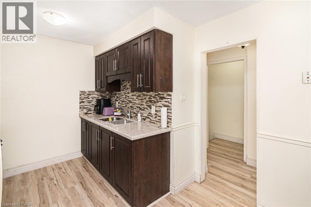 #5 2700 E BARTON Street E - 6
