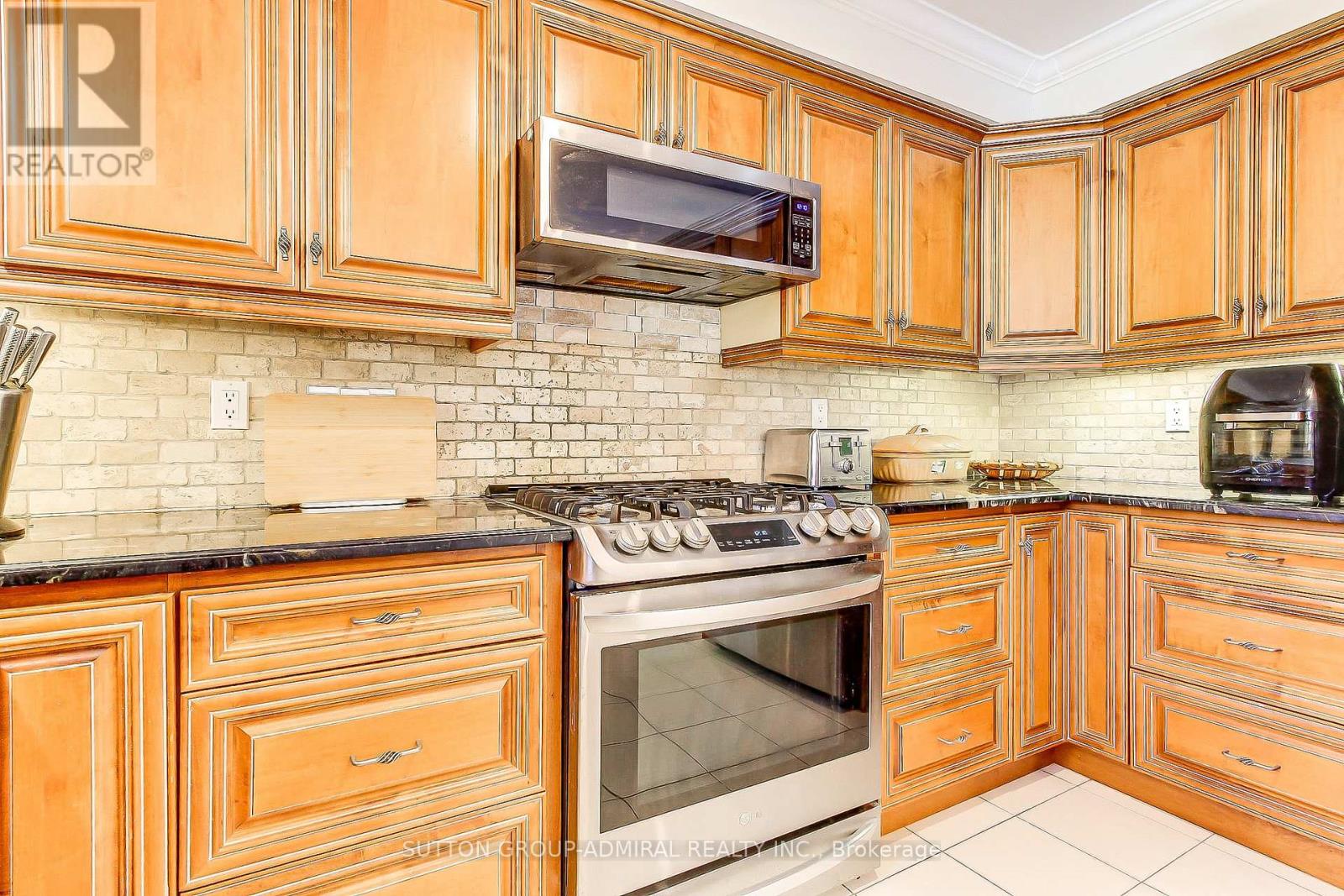 322 Harry Beer Court, Newmarket, ON photo 14