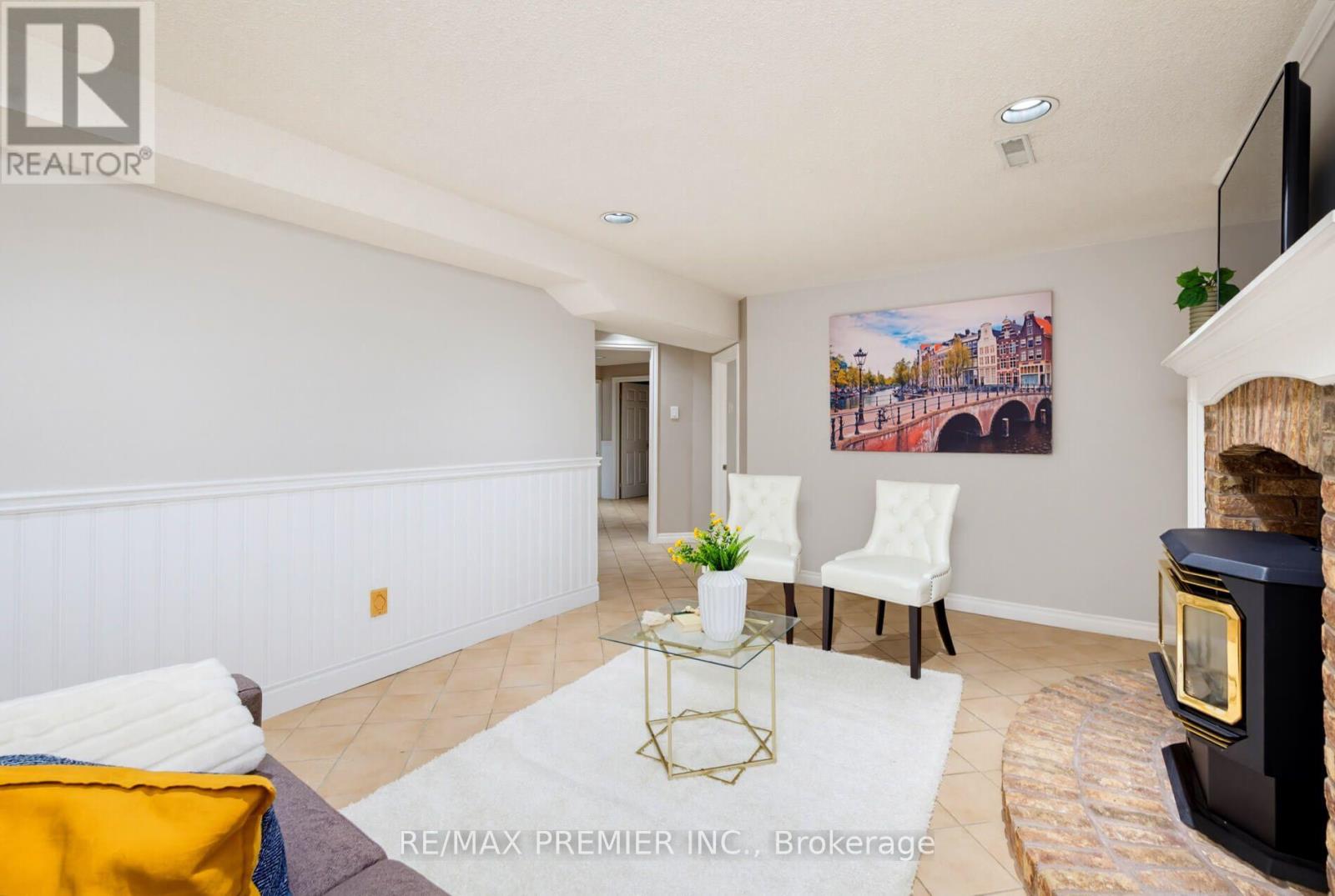 35 YELLOW PINE CRESCENT - 34