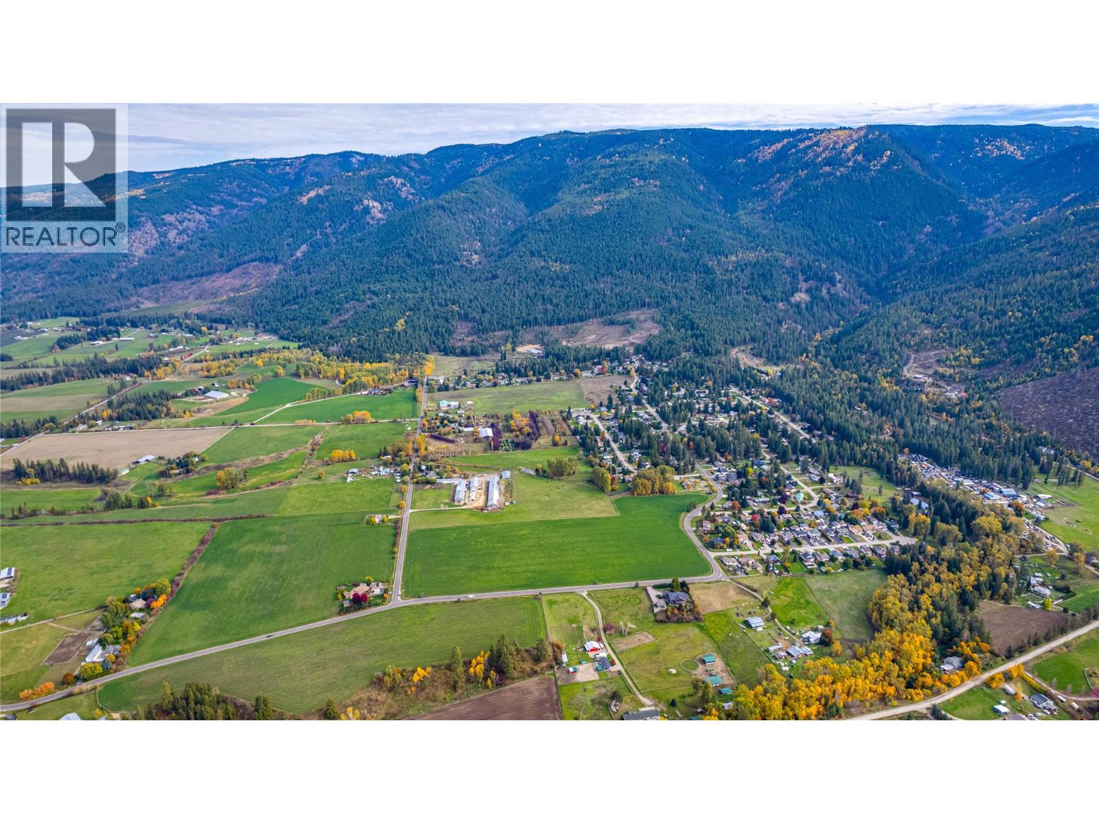 1575 McLeod Road photo 6