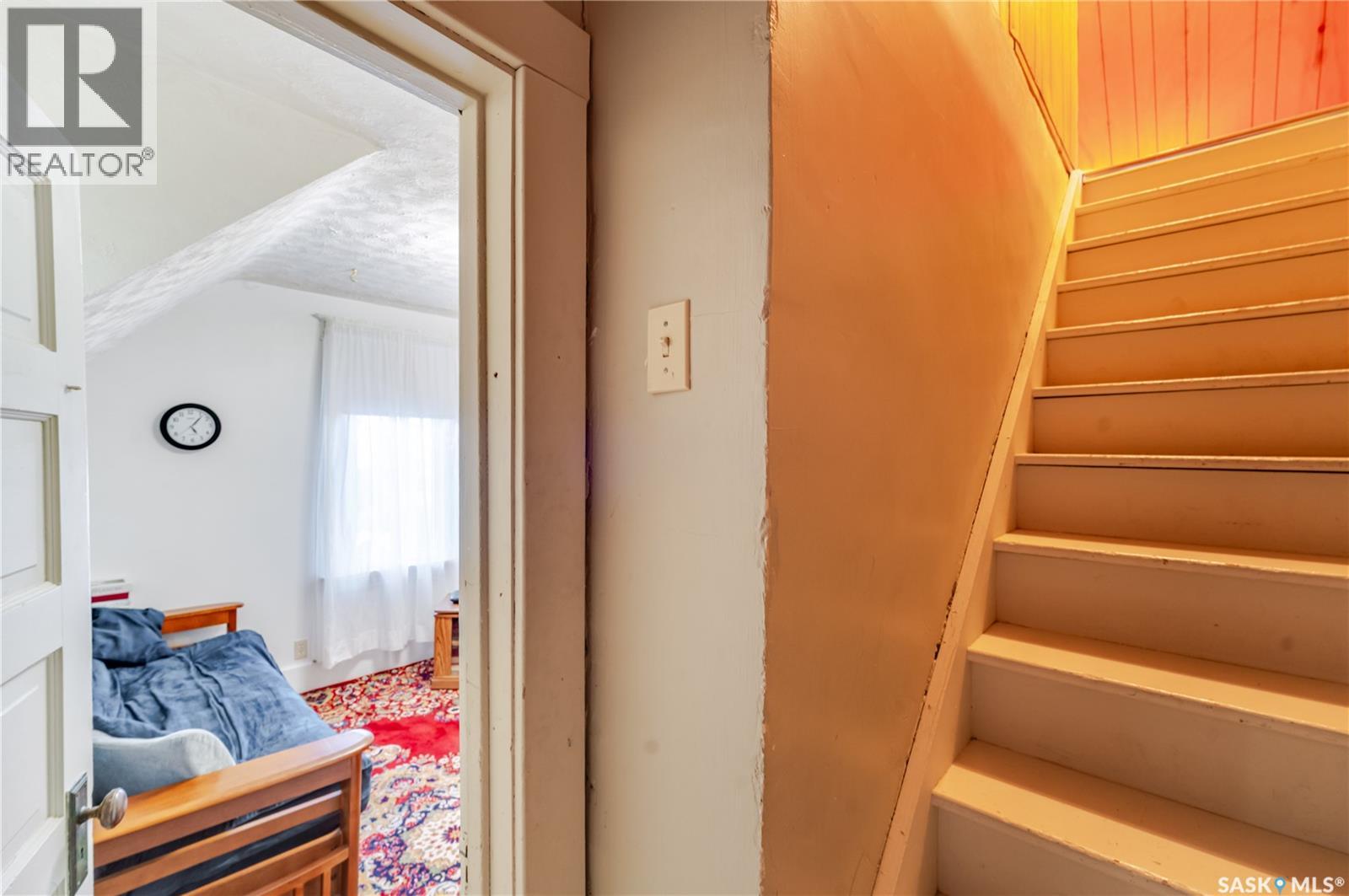 1172 Clifton AVENUE - 46