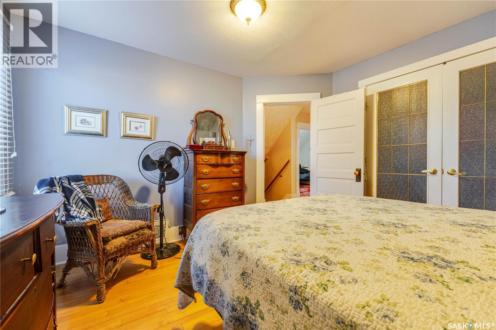 1172 Clifton AVENUE - 38