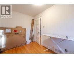 1172 Clifton Avenue, Moose Jaw, SK S6H3L5 Photo 36