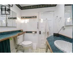 1172 Clifton Avenue, Moose Jaw, SK S6H3L5 Photo 34