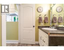 1172 Clifton Avenue, Moose Jaw, SK S6H3L5 Photo 23