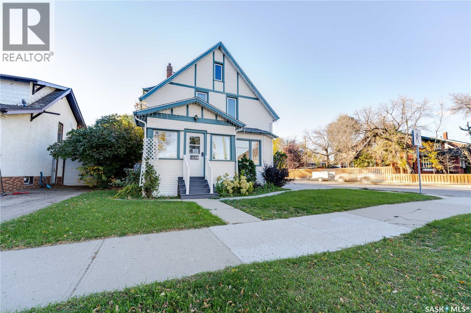1172 Clifton AVENUE - 60