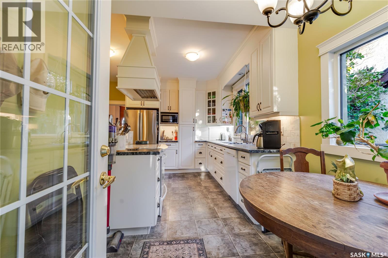 1172 Clifton AVENUE - 28